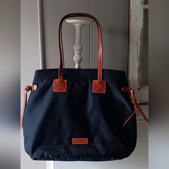 Beautiful Dooney & Bourke Large Black Nylon/Leather Trim Tote⚘️ - Picture 1 of 12